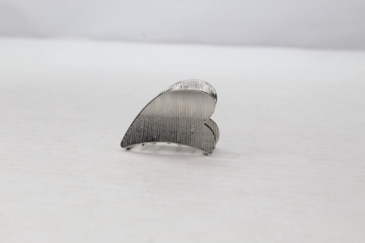2x Lining Silver Hair Claw Metal Heart Shape Non-Slip Hair Clips Pins Grips UK