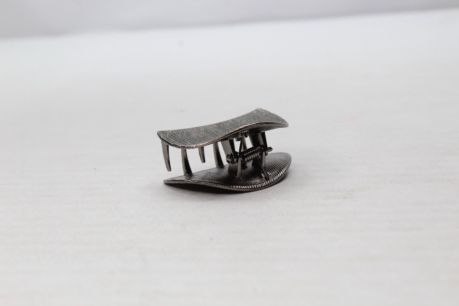 2x Metalic Lining Hair Claw Half Moon Shape Metal Hair Clips Jaw Clamp Grips