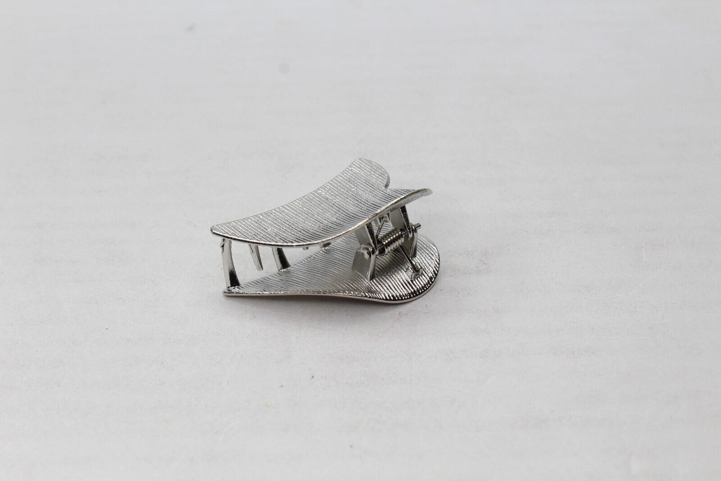 2x Lining Silver Hair Claw Metal Heart Shape Non-Slip Hair Clips Pins Grips UK
